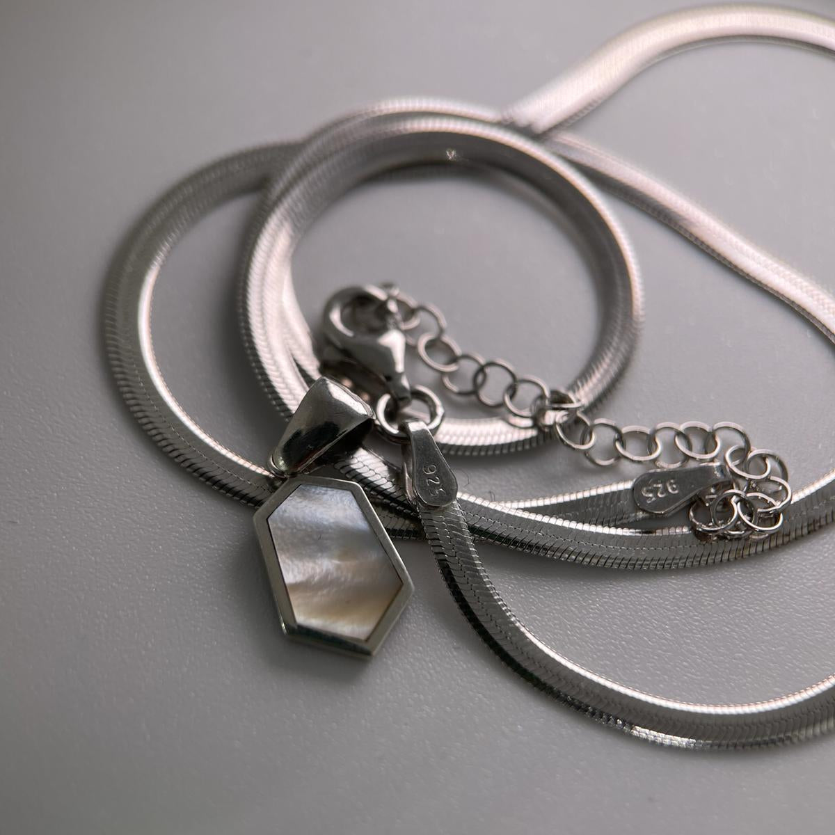 NAÏA - Collier Pendentif Nacre en Argent Massif 925